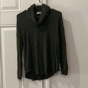 Green long sleeve turtleneck sweater